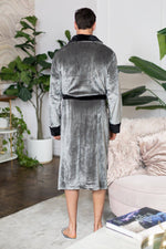 Load image into Gallery viewer, Men&#39;s Shawl Collar Fleece Robe
