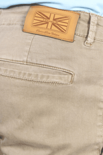 Charger l&#39;image dans la galerie, Khaki color 7 Downie Street summer short .
